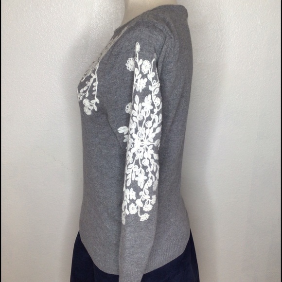 Market & Spruce Gray Embroidered Crew Neck Pullover Sweater - Picture 2 of 11